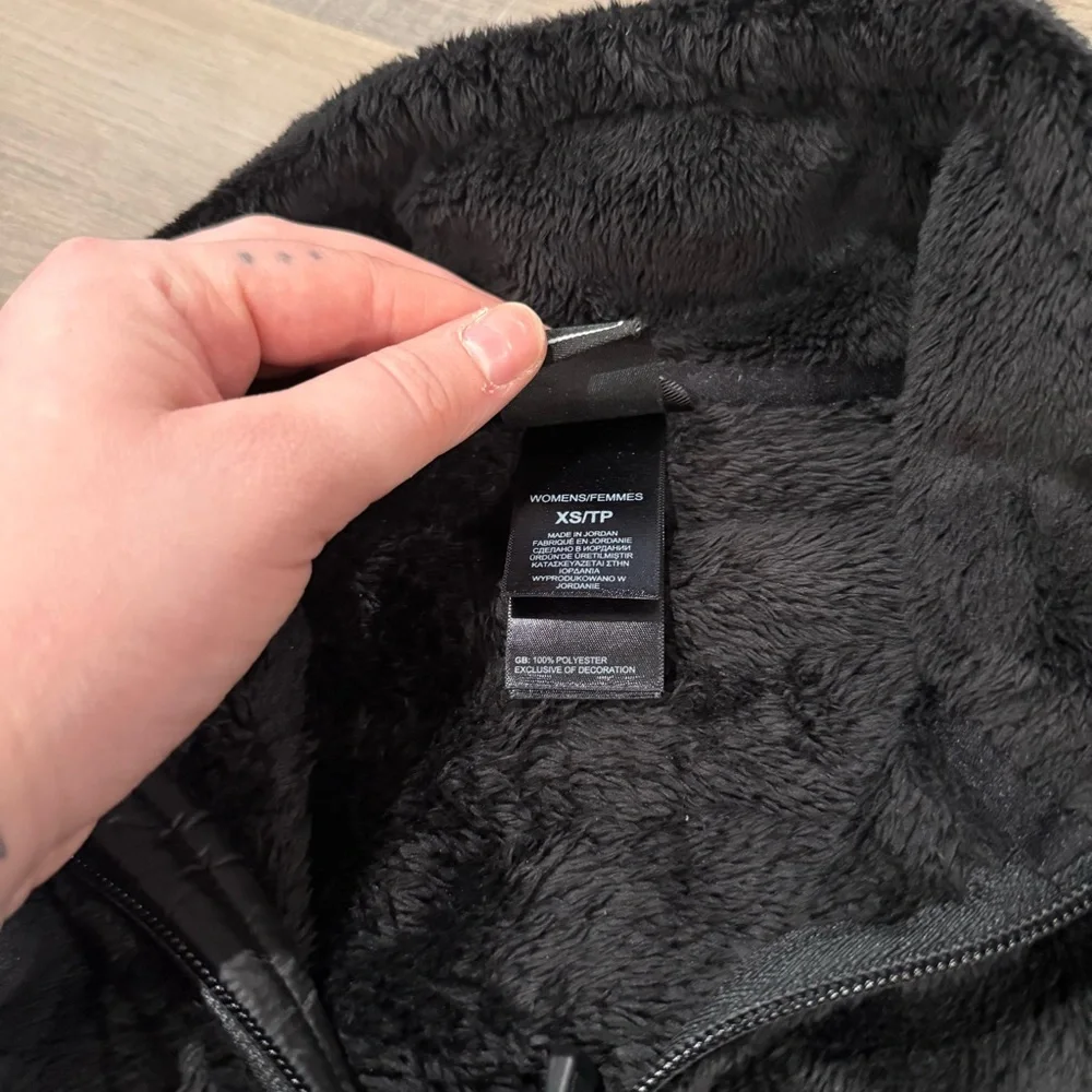 The North Face Black Plush Fleece Jacket - Picture 6 of 6